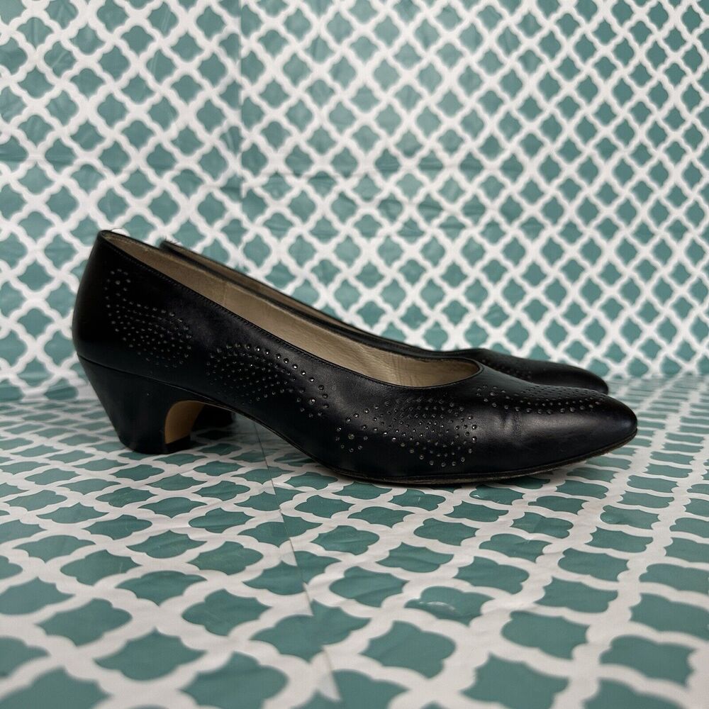 Salvatore Ferragamo Black Genuine Leather Pumps Dress‎ Heels Women's Size 7.5 B